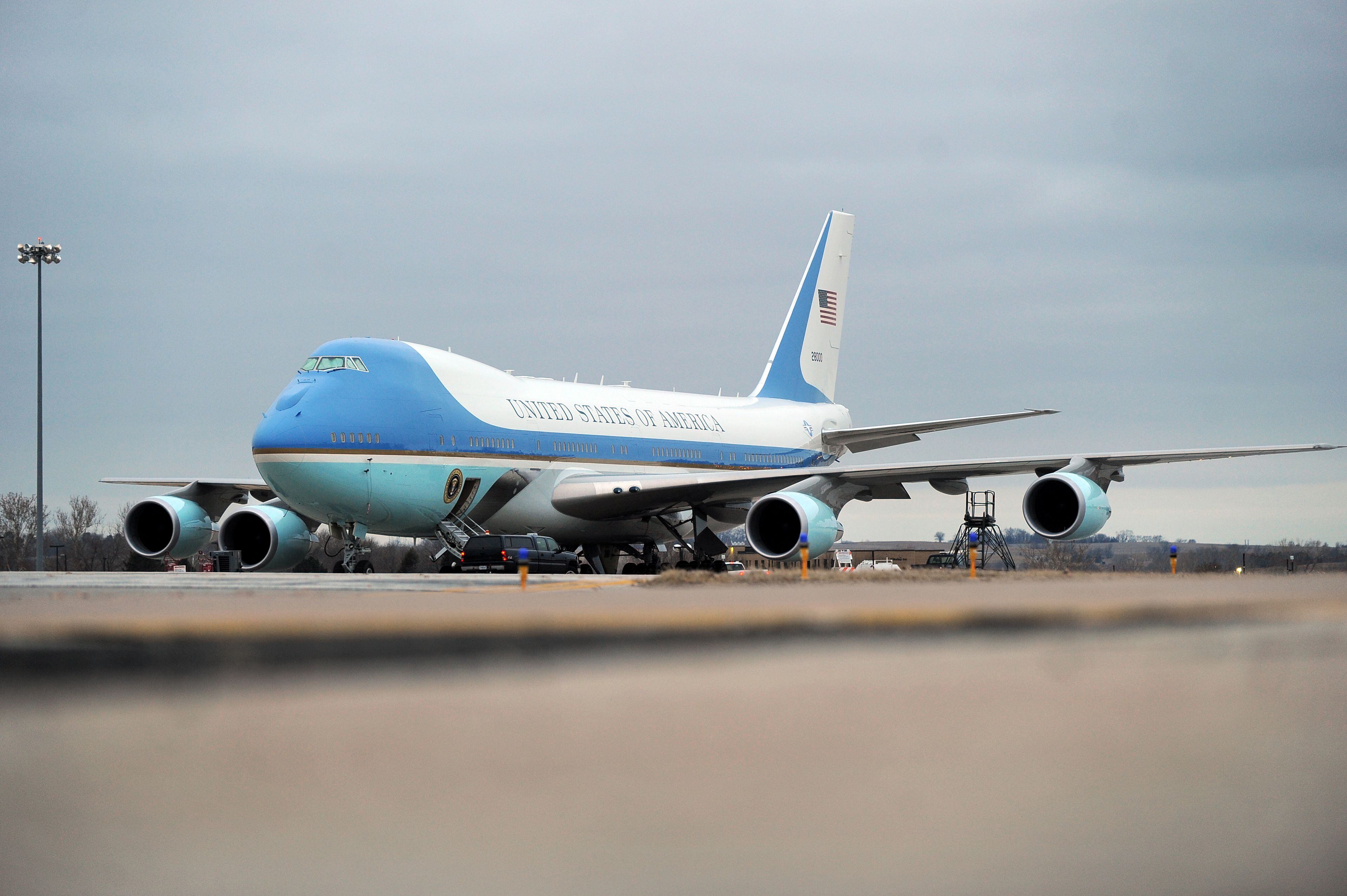 Boeing reports loss as Air Force One work drags